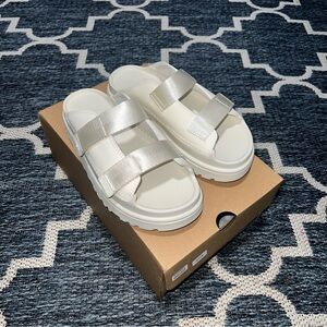 UGG Kids White Double-Strap Slide Sandals sz 5